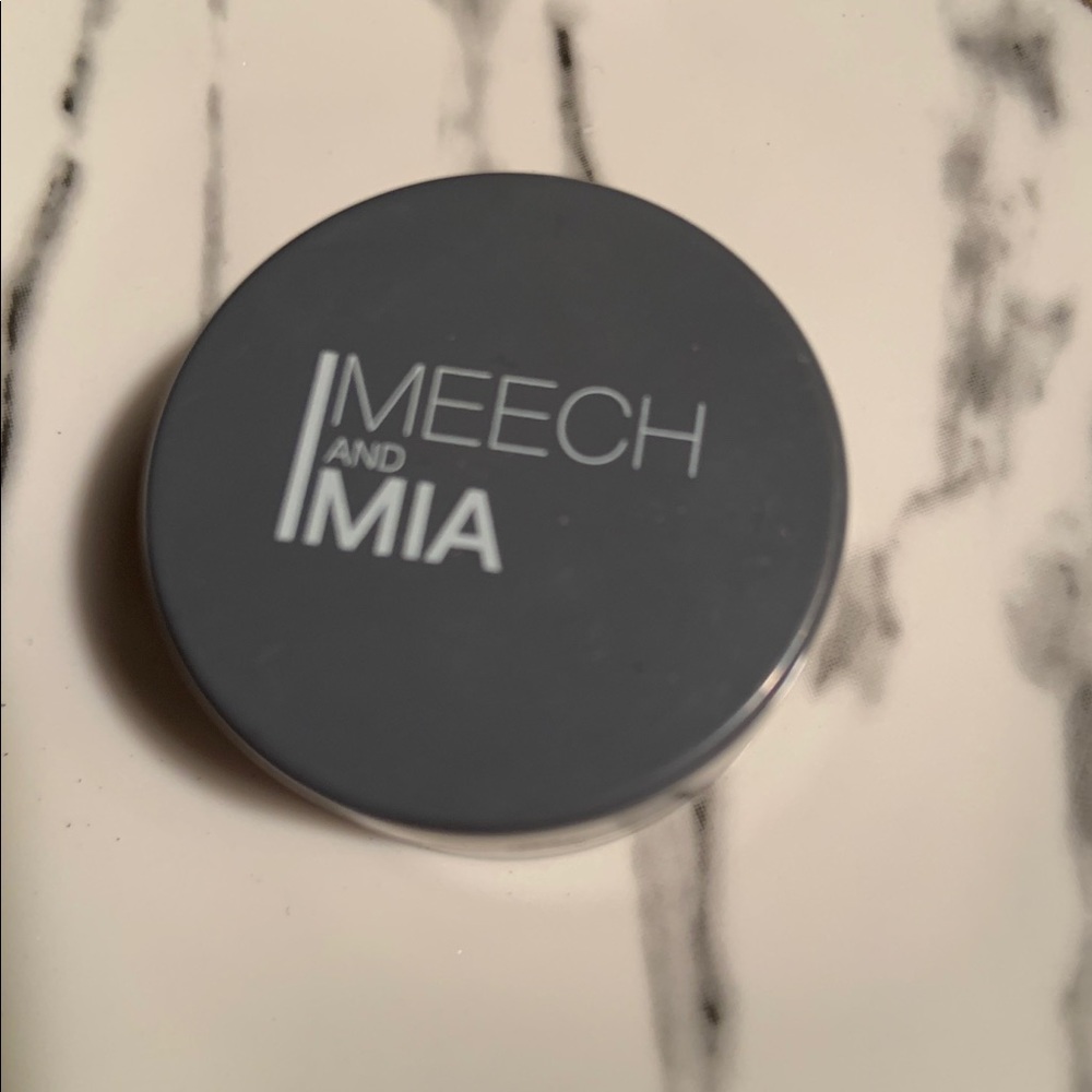 Meech and Mia loose shadow